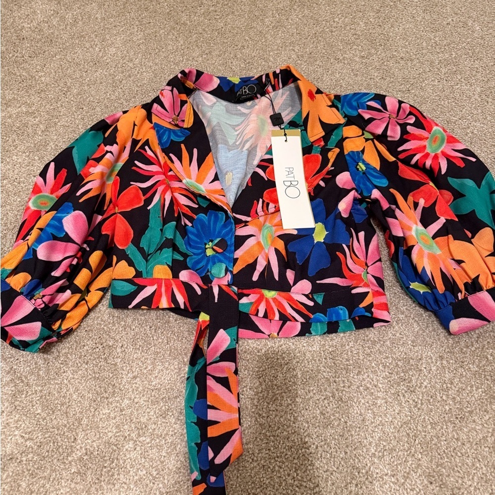 Patbo Floral Aster 3/4 sleeve cropped top size L NWT